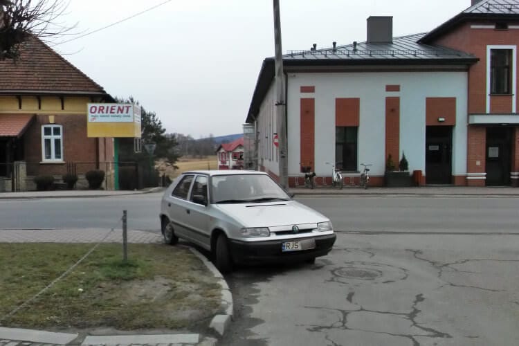 Mistrzowie parkowania - Jedlicze, Łukasiewicza - 24
