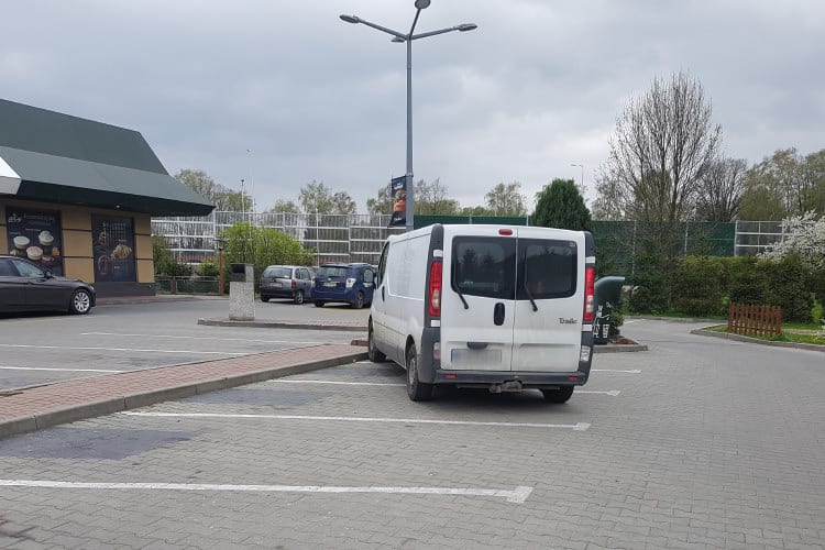 Mistrzowie parkowania - Krosno, Lwowska - 60