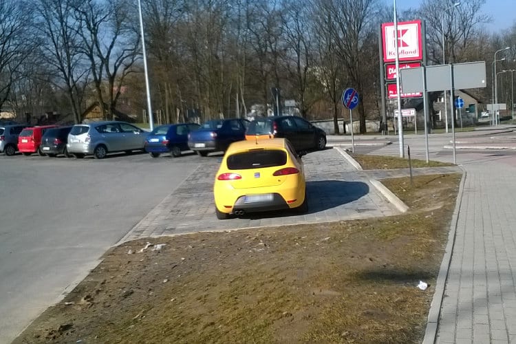 Mistrzowie parkowania - Krosno, Niepodległości - 50