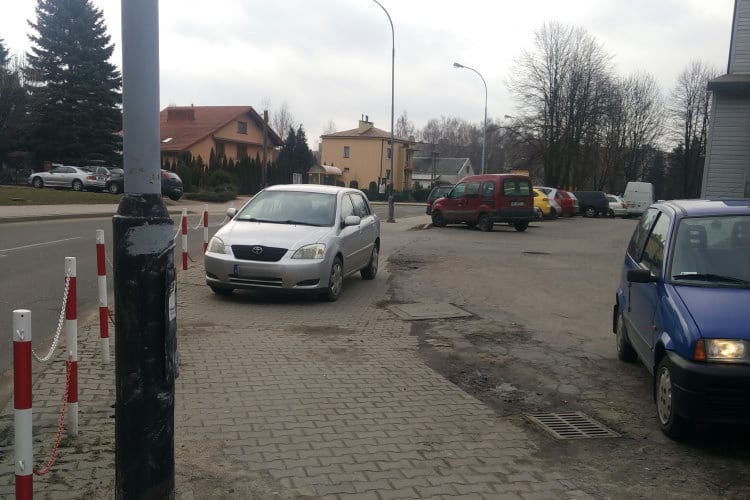 Mistrzowie parkowania - Krosno, Powstańców Warszawskich - 58