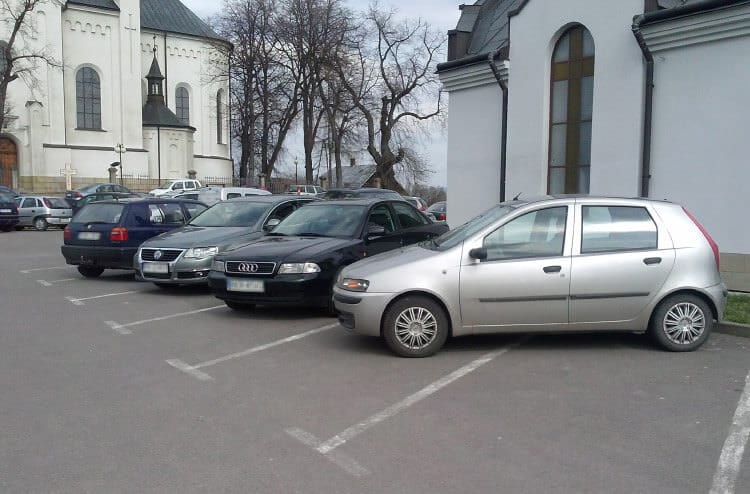 Mistrzowie parkowania - Zręcin, Cmentarna - 2