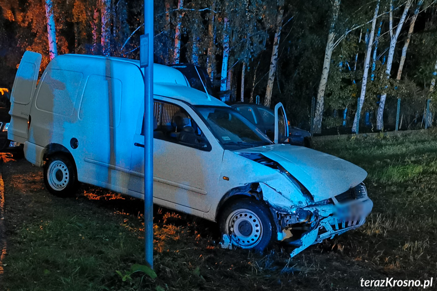 Uszkodozny volkswagen po kolizji w Krośnie