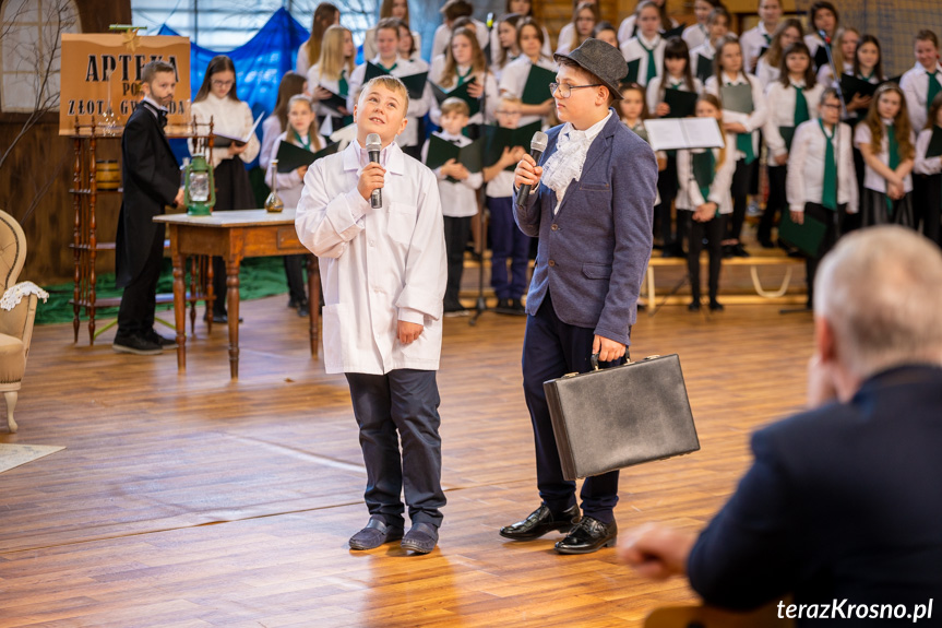 Uczniowie szkoły podstawowej w Świerzowej Polskiej