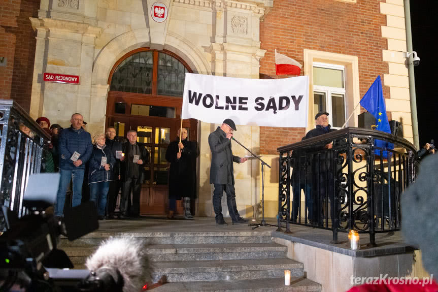 Protest przed sądem w Krośnie