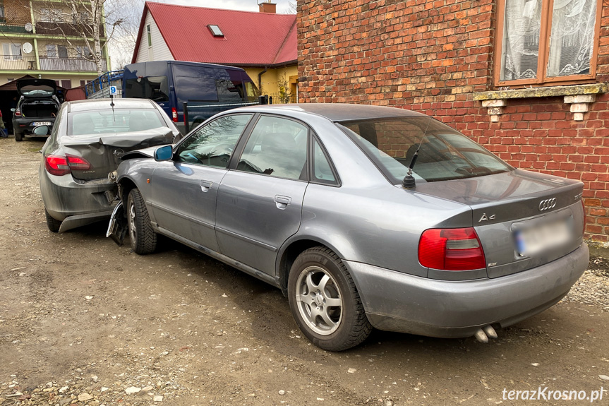 Uszkodzone samochody po kolizji w Jedliczu