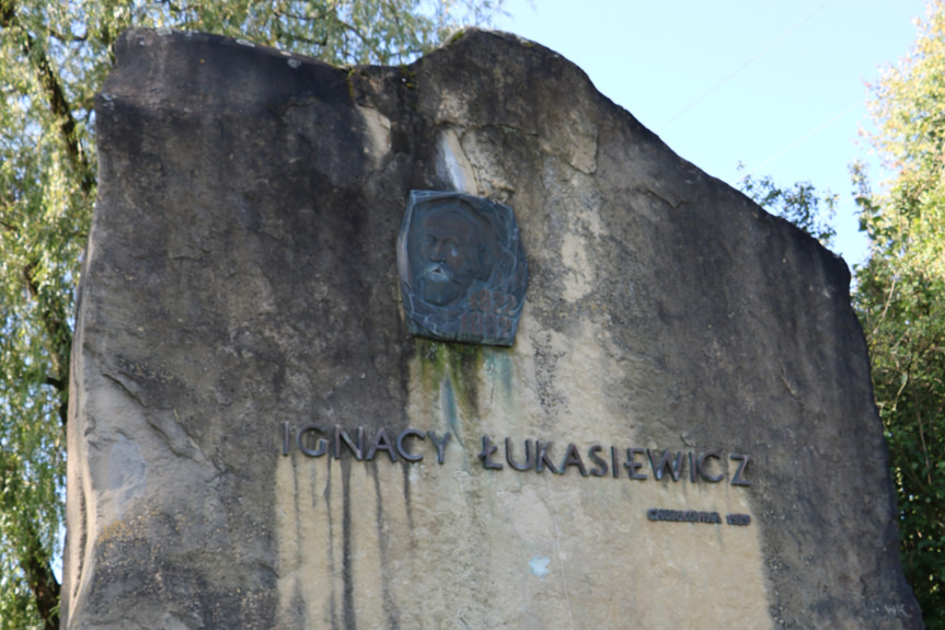 Obelisk w Chorkóce przez renowacją
