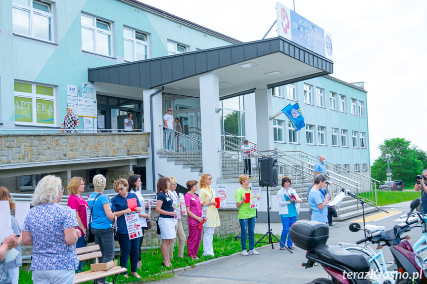 Protest przed szpitalem w Krośnie