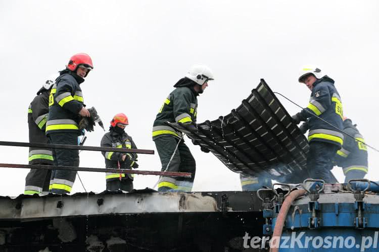 Pożar w Korczynie, płonęła izolacja na zbiornikach