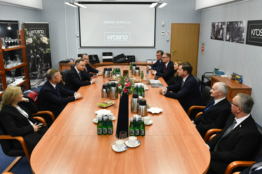 Prezydent Andrzej Duda w hucie szkła w Krośnie