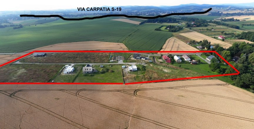 Nowe osiedle mieszkaniowe między planowaną drogą Via Carpatia i planowaną dużą farmą fotowoltaiczną