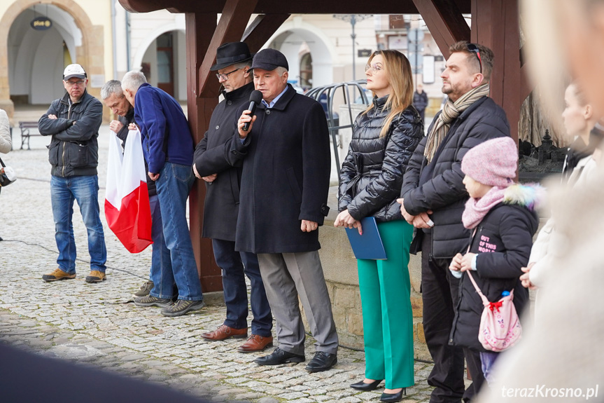 Uczestnicy spotkania na rynku w Krośnie