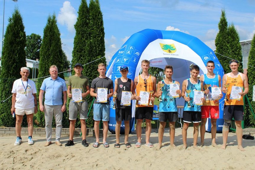 Wakacyjny turniej w plażowej piłce siatkowej - szkoły średnie
