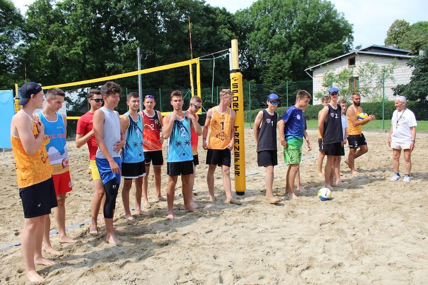 Wakacyjny turniej w plażowej piłce siatkowej - szkoły średnie