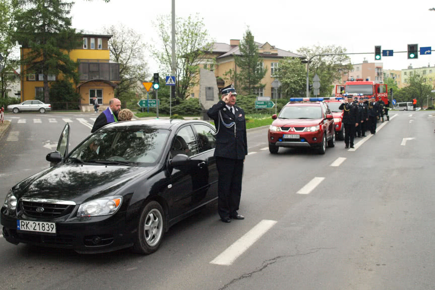 Ostatnie pożegnanie przed Komendą Miejską PSP w Krośnie