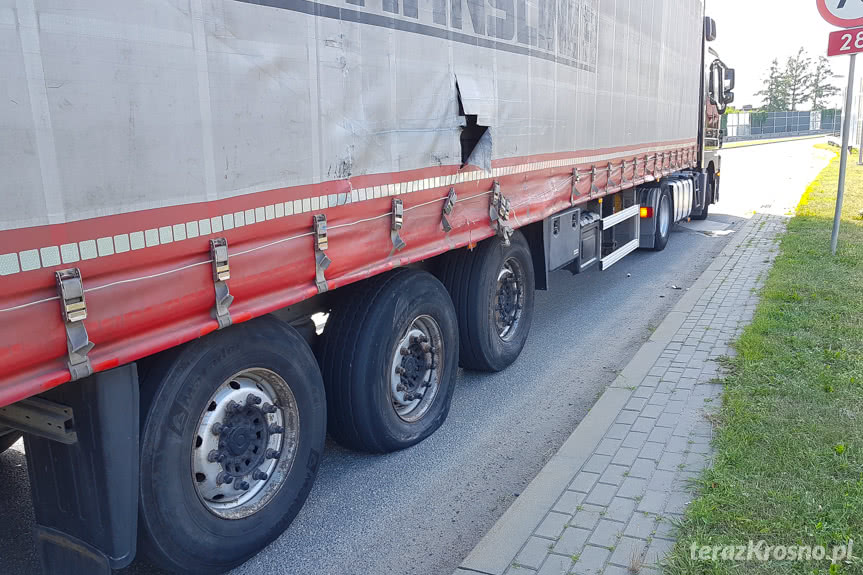 kolizja ciężarówek w Krośnie
