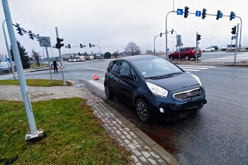 Uszkodozny samochód po kolizji w Krośnie