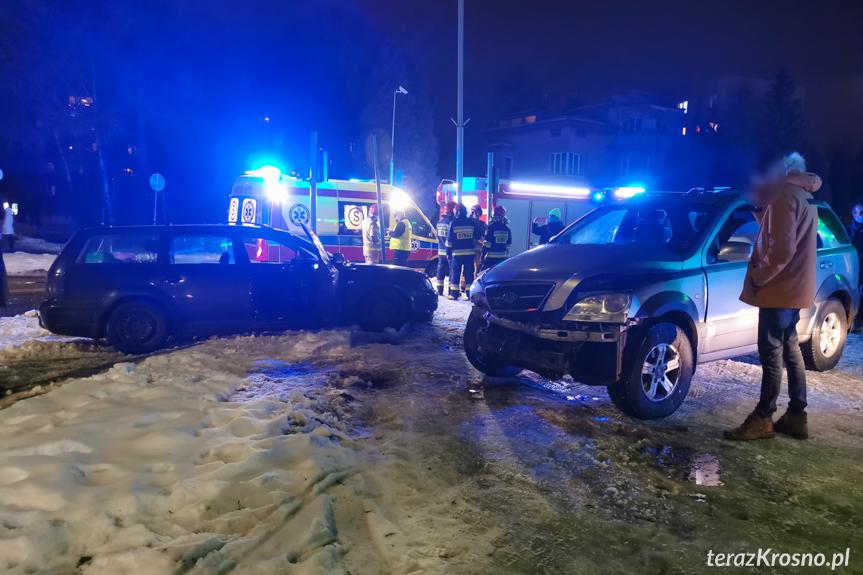 Zderzenie samochodów na skrzyżowaniu w Krośnie