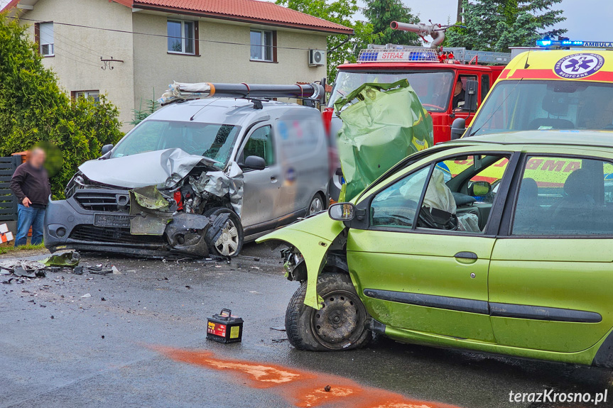 Czołowe zderzenie dwóch samochodów we Wróbliku Szlecheckim
