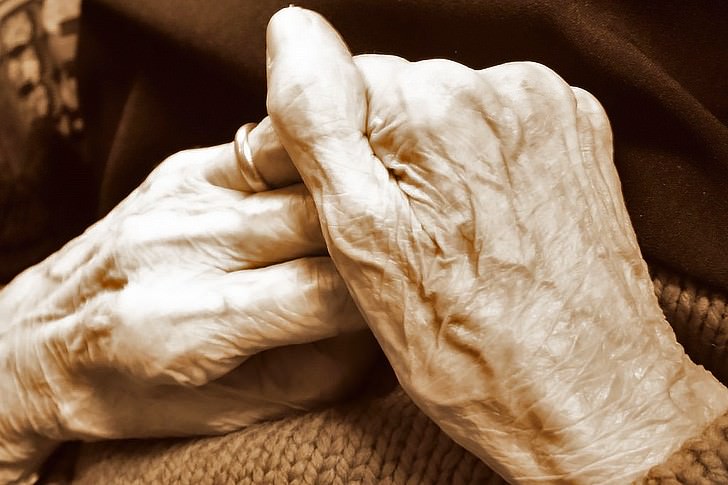 Czujna opiekunka uratowała życie 94-letniej kobiety