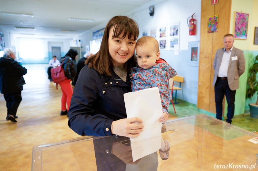 Dzień wyborów. Mieszkańcy Krosna i powiatu głosują. Znamy frekwencję do godz. 17 [ZDJĘCIA]