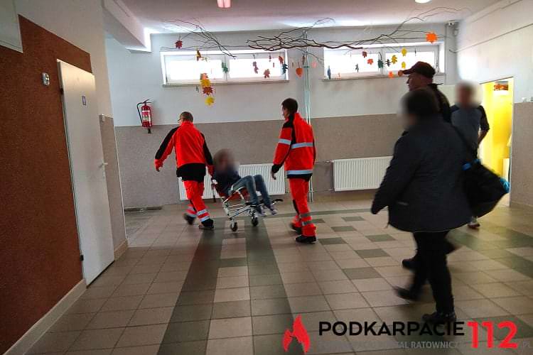 Ewakuacja w szkole w Odrzykoniu. Dwie uczennice w szpitalu