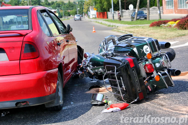 Groźny wypadek w Iwoniczu. Motocyklista i jego pasażerka w szpitalu