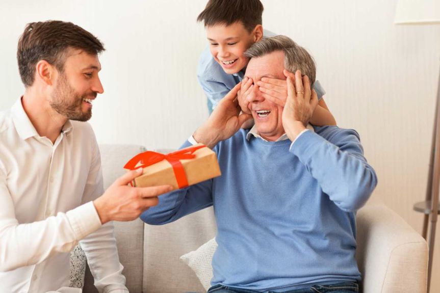 Jak zaskoczyć dziadka prezentem na święta?