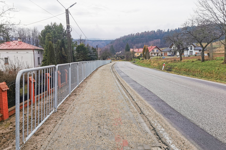 Kolejne chodniki w gminie Korczyna. Bezpieczniej w Krasnej i Czarnorzekach