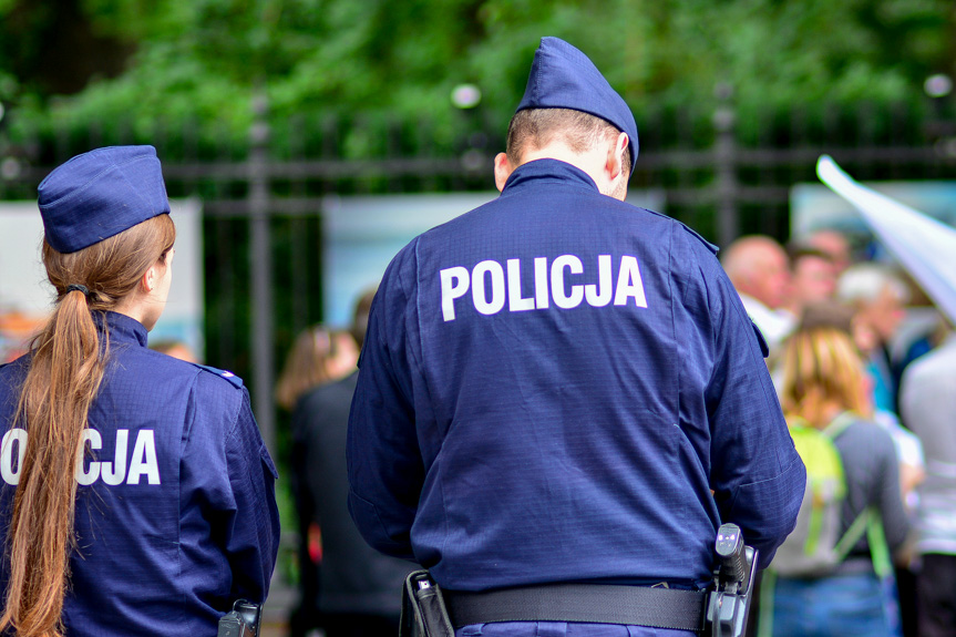 Krośnieńscy policjanci aktywnie pomagają uchodźcom