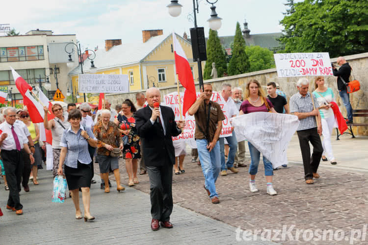 Marsz poparcia dla rządu Beaty Szydło w Krośnie [WIDEO]