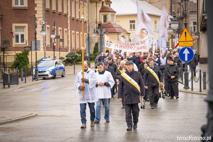 Marsz w obronie Jana Pawła II. Setki osób przeszły ulicami Krosna