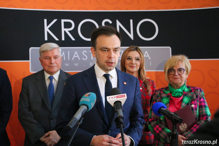 Minister finansów w Krośnie: Chcemy skończyć z polityką tekturowych czeków [ZDJĘCIA] [FILM]