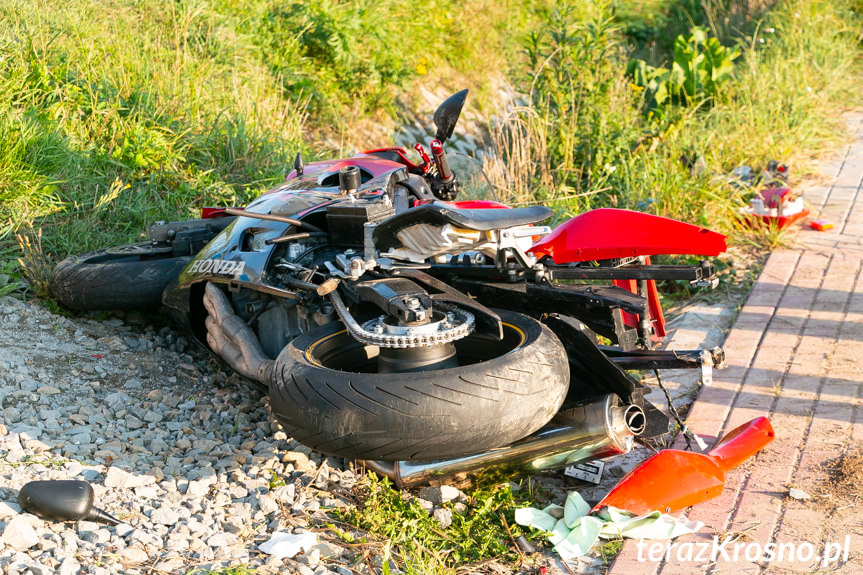 Motocyklista ucierpiał w wypadku w Bajdach