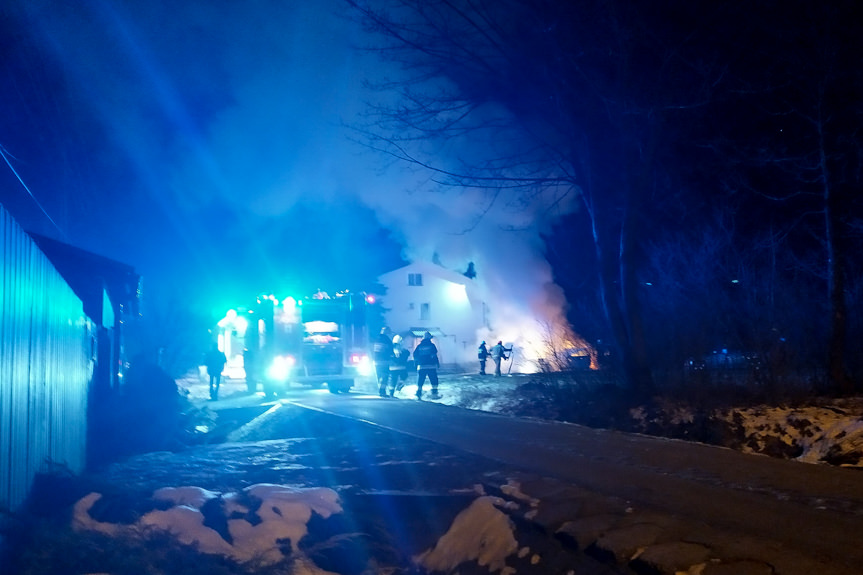 Nocny pożar samochodów w Nadolu