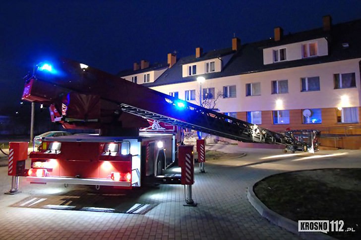 Nocny pożar w bloku w Krośnie. Ewakuowano mieszkańców