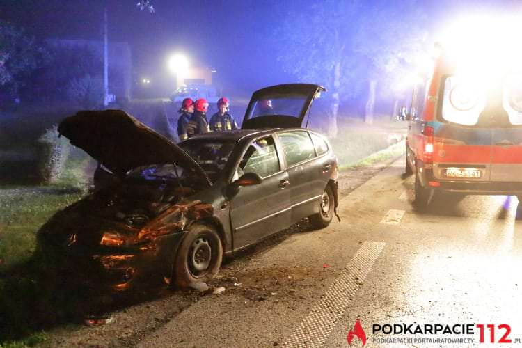Nocny wypadek w Krośnie. Dwie osoby w szpitalu