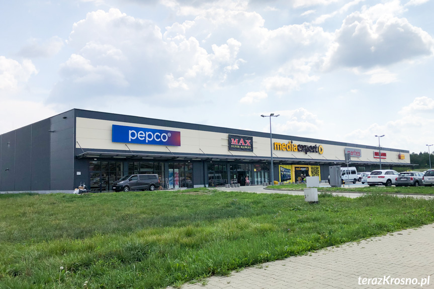 Nowe sklepy w Parku Handlowym w Miejscu Piastowym