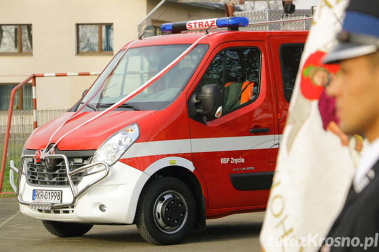 Oficjalne przekazanie samochodu strażackiego dla OSP Zręcin