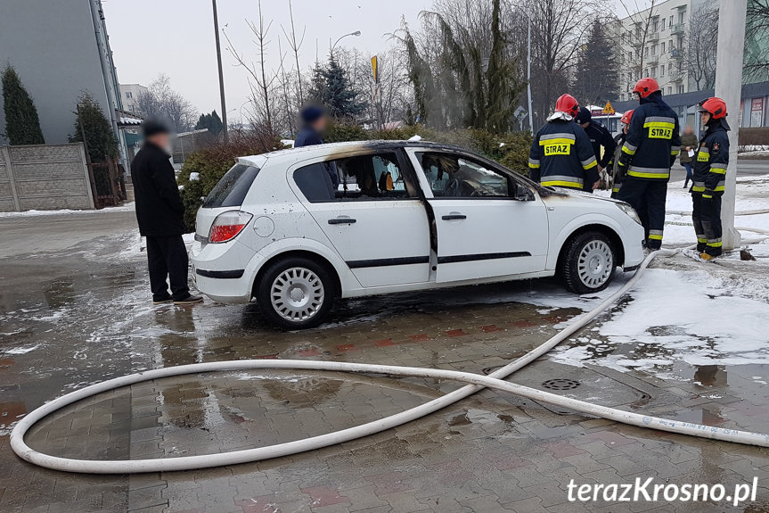 Opel zapalił się podczas jazdy