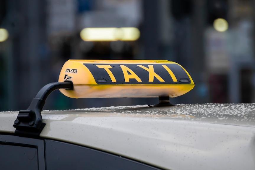 Oskarżeni o pobicie taksówkarza w Krośnie