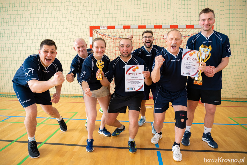 OSP Moderówka wygrywa jubileuszowy turniej siatkówki 