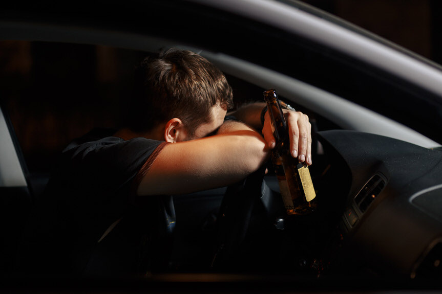 Pijany kierowca miał ponad 2,5 promila. Zatrzymał go świadek