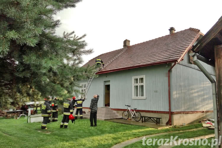 Piorun uderzył w dom w Polance. Wybuchł niewielki pożar