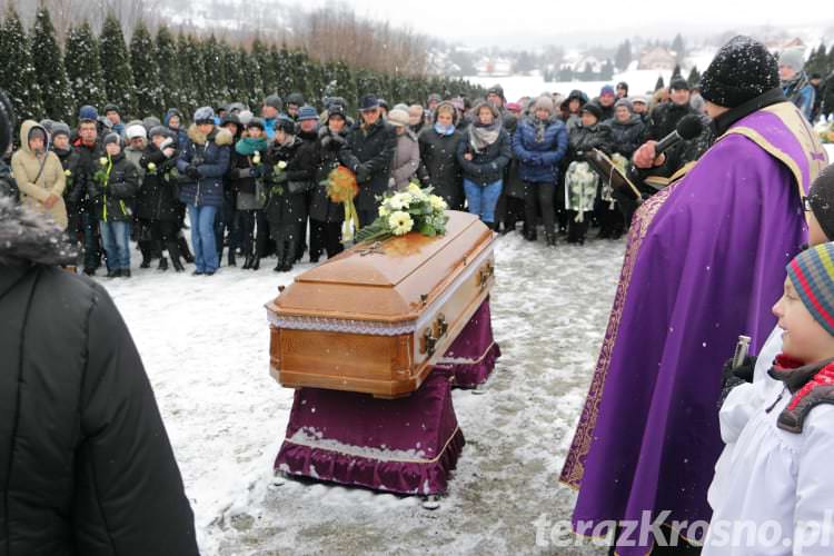 Pogrzeb Jana Dołęgowskiego. Tłumy żegnały dyrektora gimnazjum