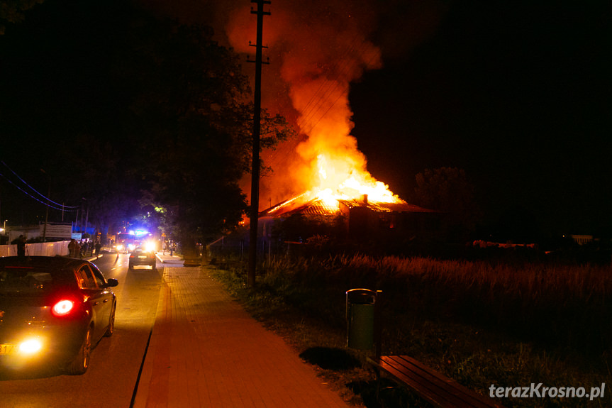 Potężny pożar pustostanu w Polance