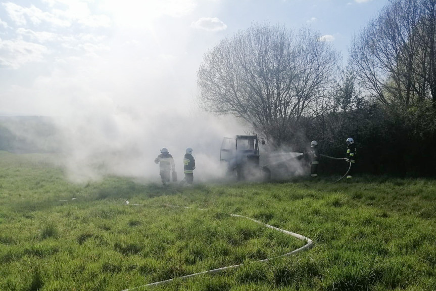 Pożar ciągnika rolniczego w Łączkach Jagiellońskich