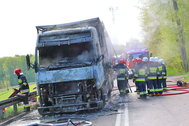 Pożar ciężarówki z kurami w Woli Komborskiej
