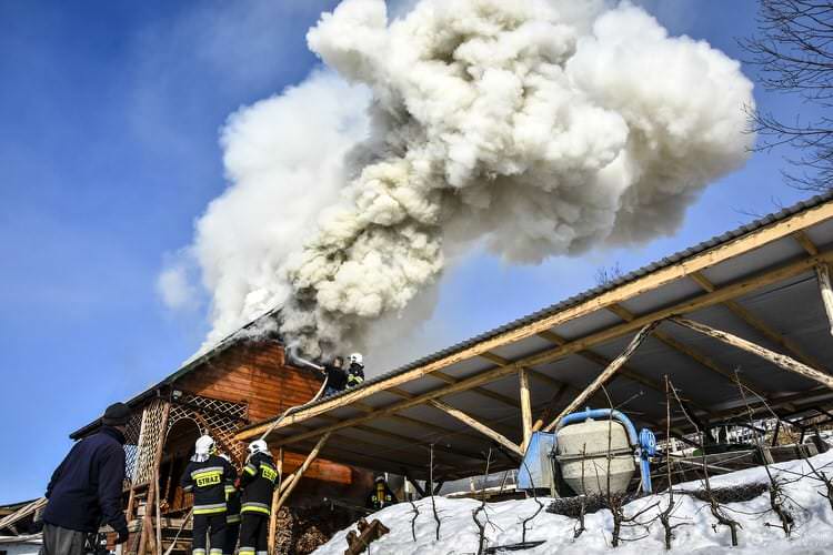Pożar drewnianej altany w Lubatowej