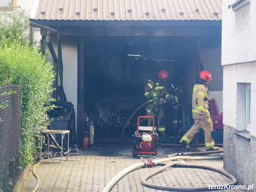 Pożar garażu w Krośnie