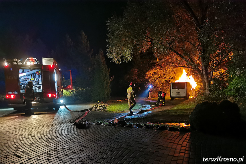 Pożar samochodu przy Zręcińskiej w Krośnie